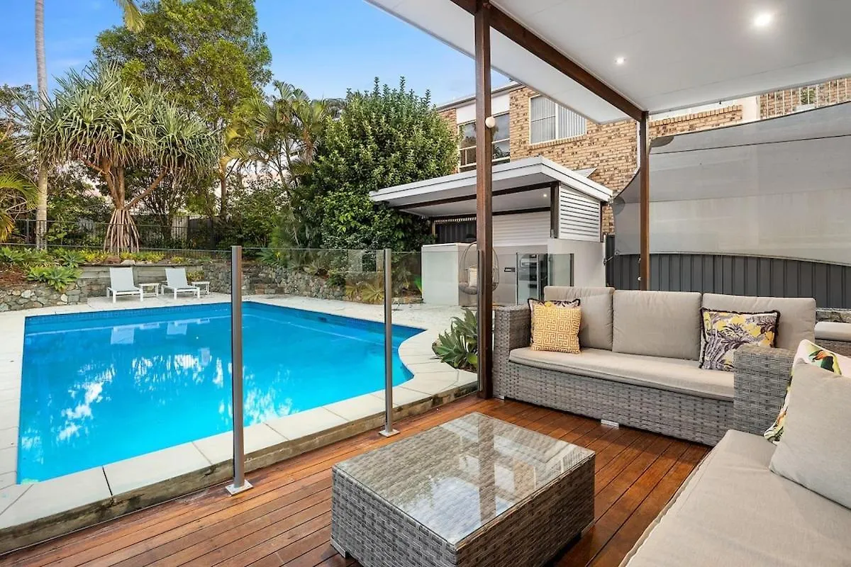 Holiday home Pool Side Luxury Pet Friendly - Walk To The Beach Alexandra Headland Australia
