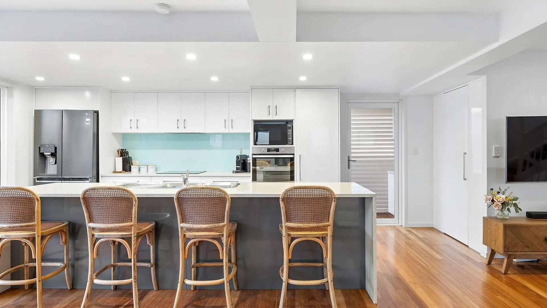 Pool Side Luxury Pet Friendly - Walk To The Beach Alexandra Headland 0*,  Australia