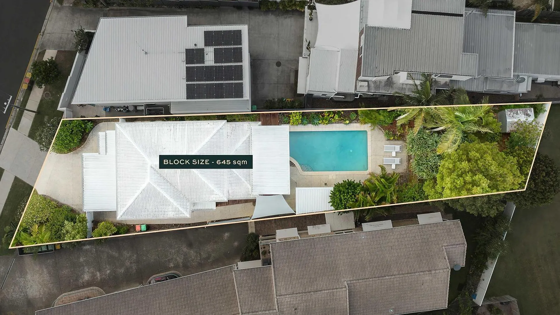 Holiday home Pool Side Luxury Pet Friendly - Walk To The Beach Alexandra Headland Australia
