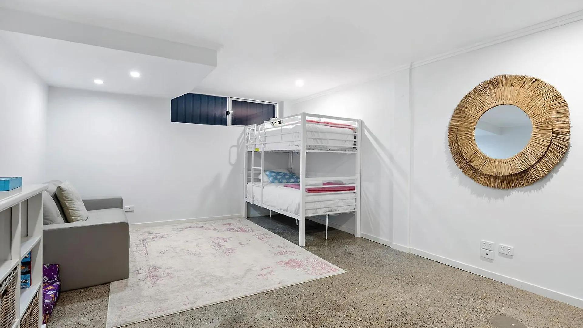 Pool Side Luxury Pet Friendly - Walk To The Beach Alexandra Headland