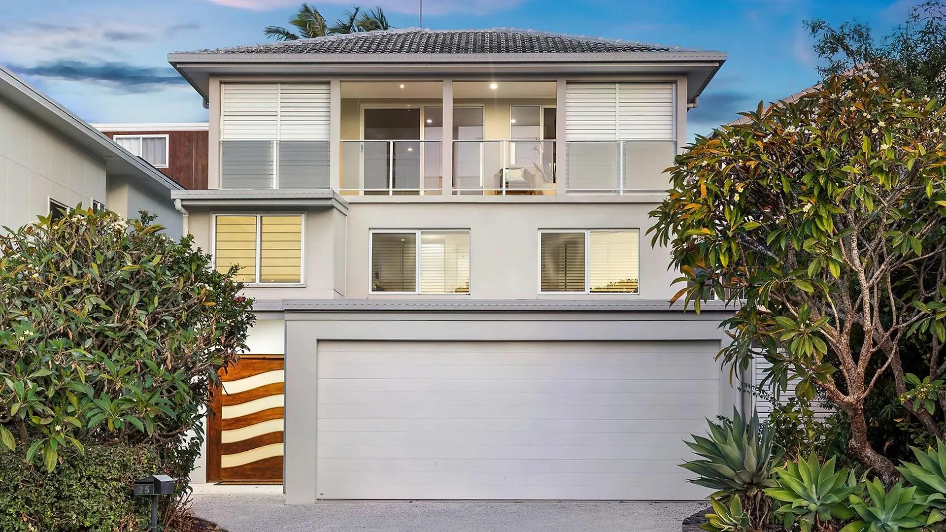 Holiday home Pool Side Luxury Pet Friendly - Walk To The Beach Alexandra Headland