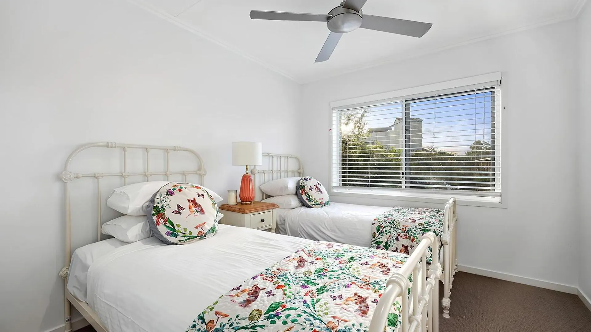 Pool Side Luxury Pet Friendly - Walk To The Beach Alexandra Headland 0*,