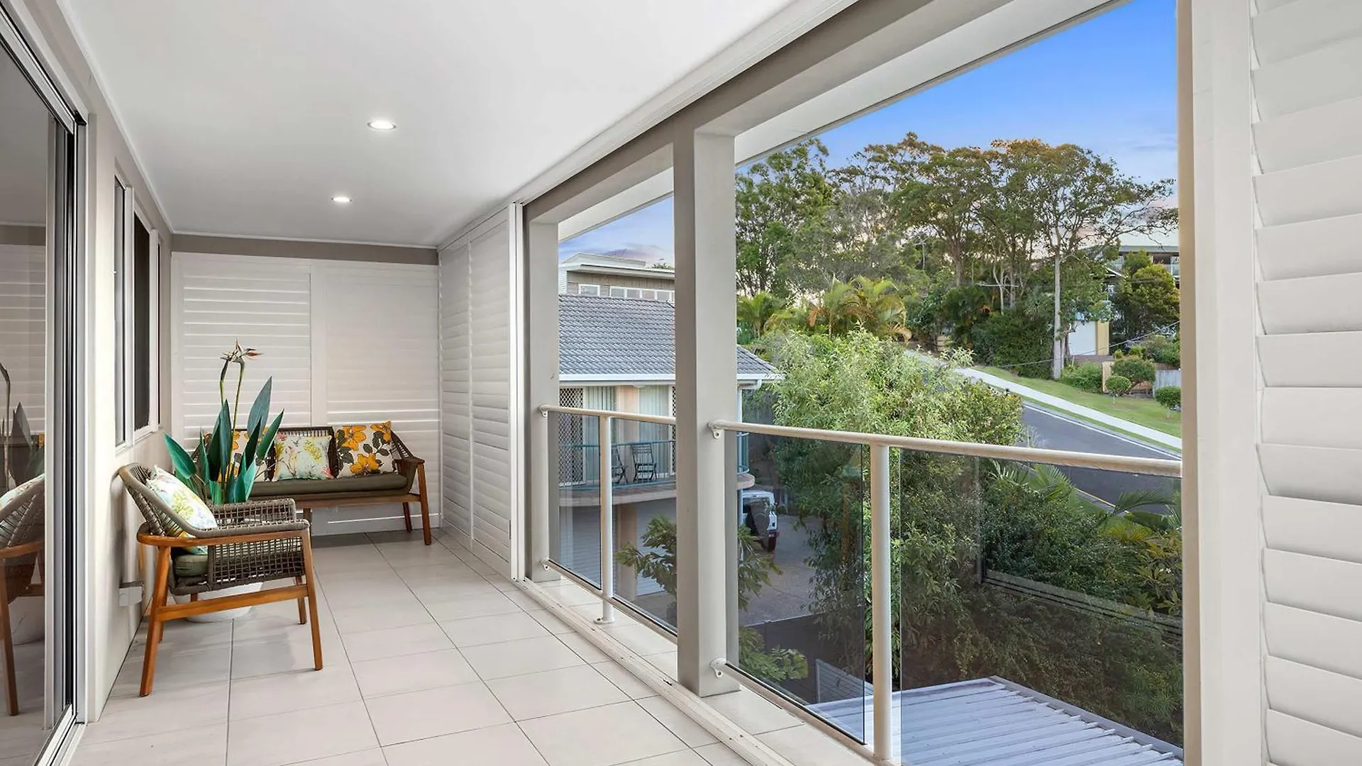 Pool Side Luxury Pet Friendly - Walk To The Beach Alexandra Headland