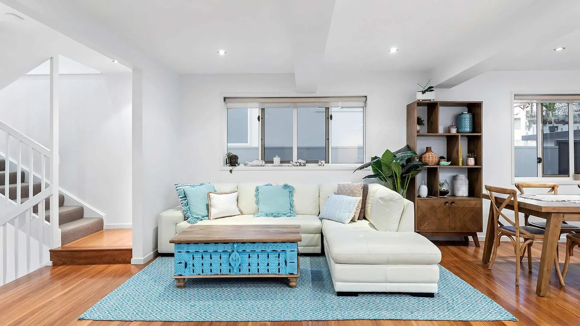 Pool Side Luxury Pet Friendly - Walk To The Beach Alexandra Headland Holiday home